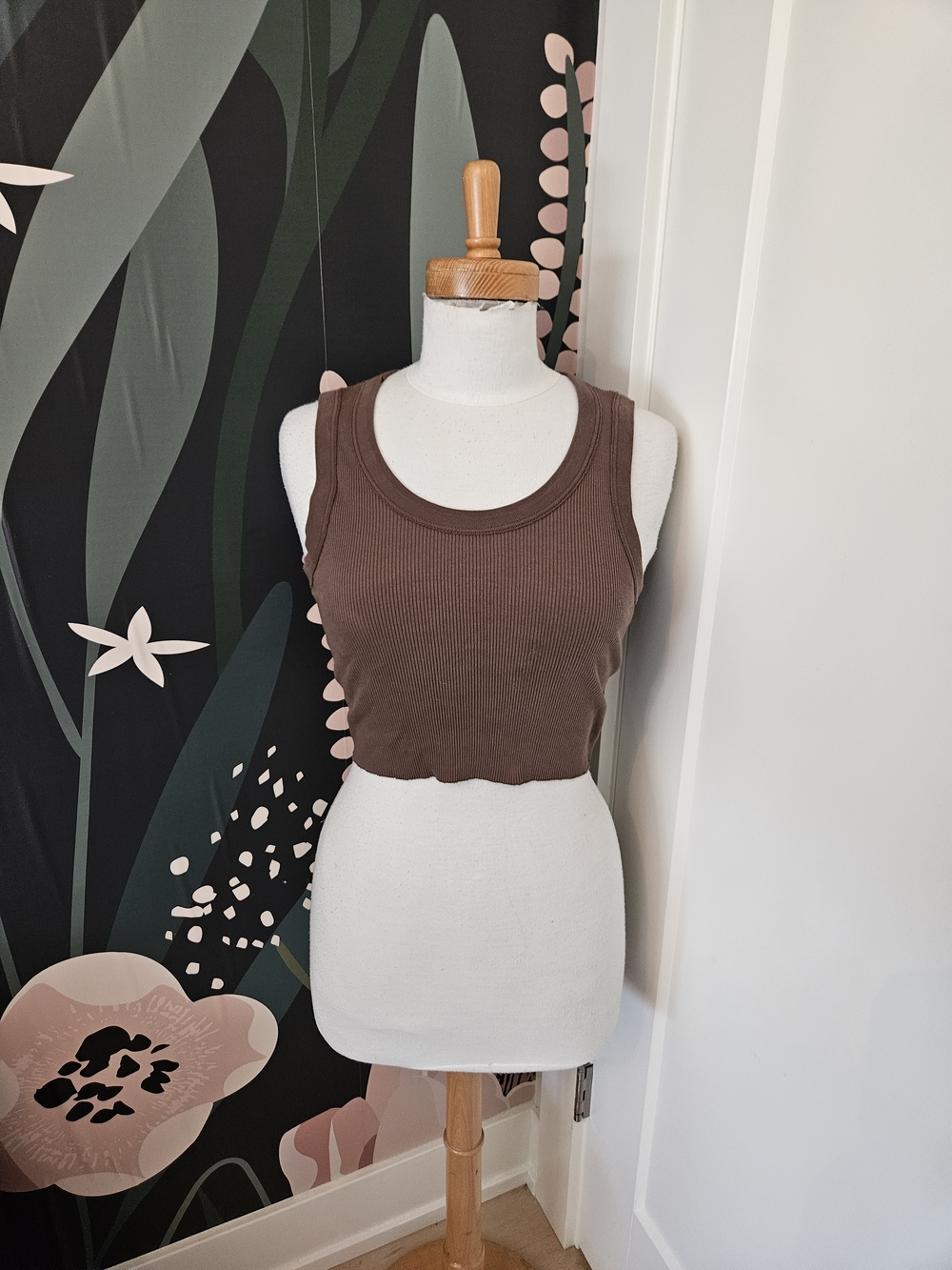 Brandy Mellville Ribbed Brown Cropped Tank Top